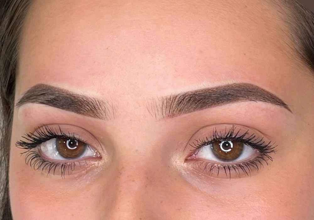 Ombre eyebrows, to show off 